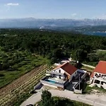 Luxurious Natali * Pridraga