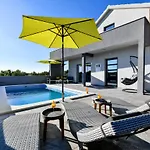 Prázdninový dům Luxurious Natali