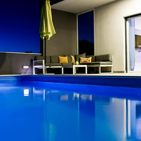 Luxurious Natali Holiday home *