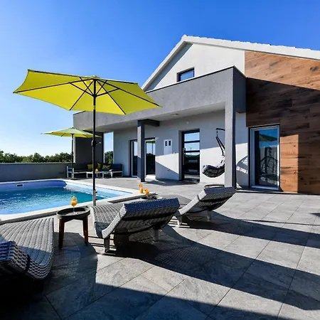 Holiday home Luxurious Natali Pridraga