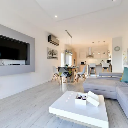 Luxurious Natali Holiday home Pridraga