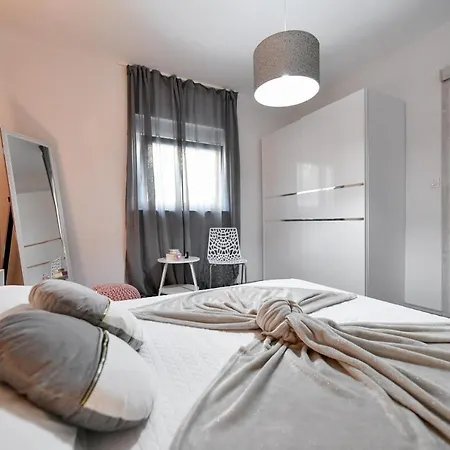 Luxurious Natali Holiday home Pridraga