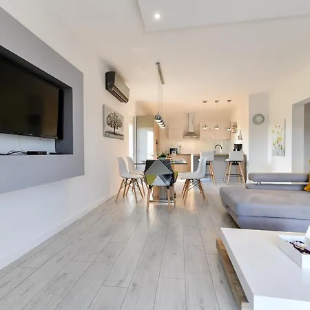 Luxurious Natali Holiday home Pridraga