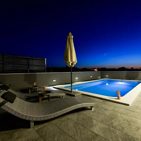 Luxurious Natali Pridraga