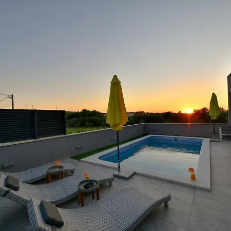 Luxurious Natali Holiday home *