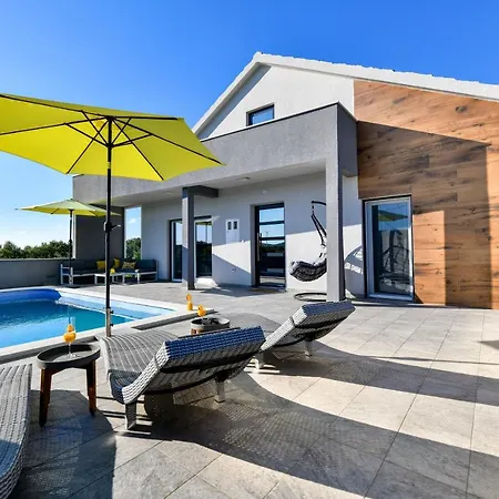 Luxurious Natali Holiday home *