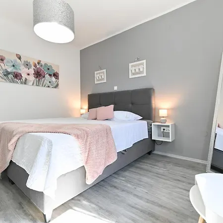 Luxurious Natali Holiday home Pridraga