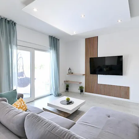 Luxurious Natali Pridraga