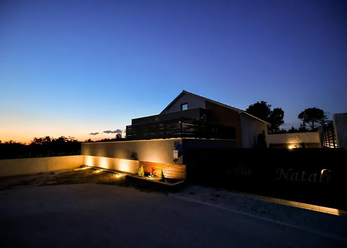 Luxurious Natali 펜션 *