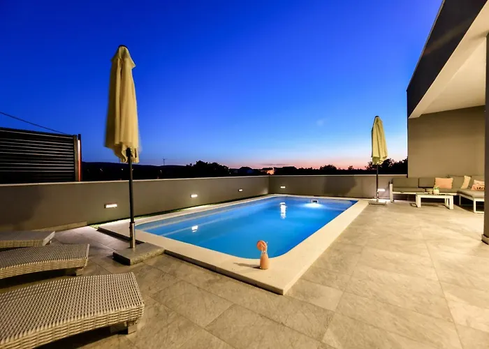 Luxurious Natali * Pridraga