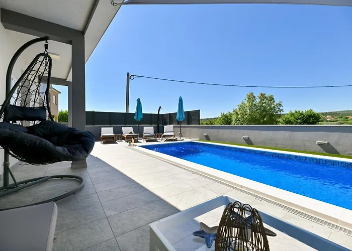 Luxurious Natali * Pridraga