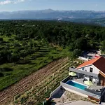 Luxurious Natali Сasa de vacaciones Pridraga