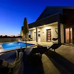 Сasa de vacaciones Luxurious Natali *
