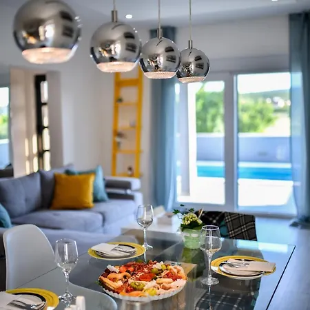 Luxurious Natali Holiday home