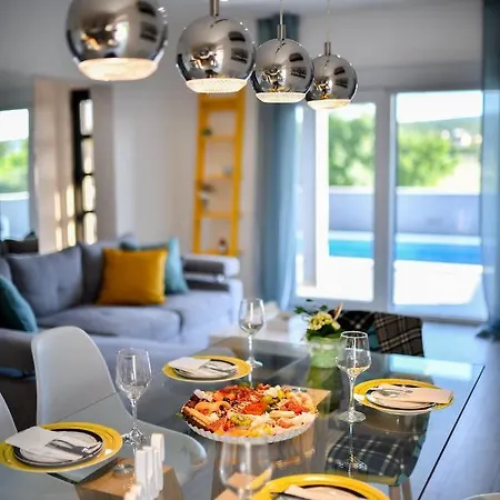 Holiday home Luxurious Natali Pridraga