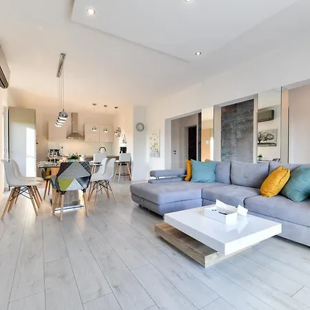 Luxurious Natali Holiday home *