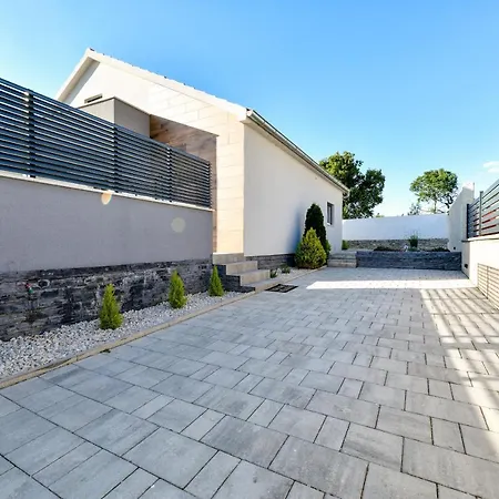 Holiday home Luxurious Natali