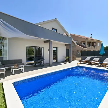 Luxurious Natali * Pridraga