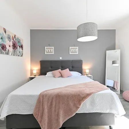 Luxurious Natali Holiday home