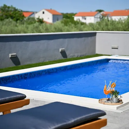 Luxurious Natali Vikendica *