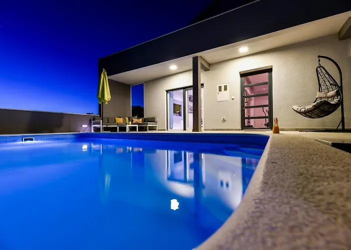 Luxurious Natali Pridraga