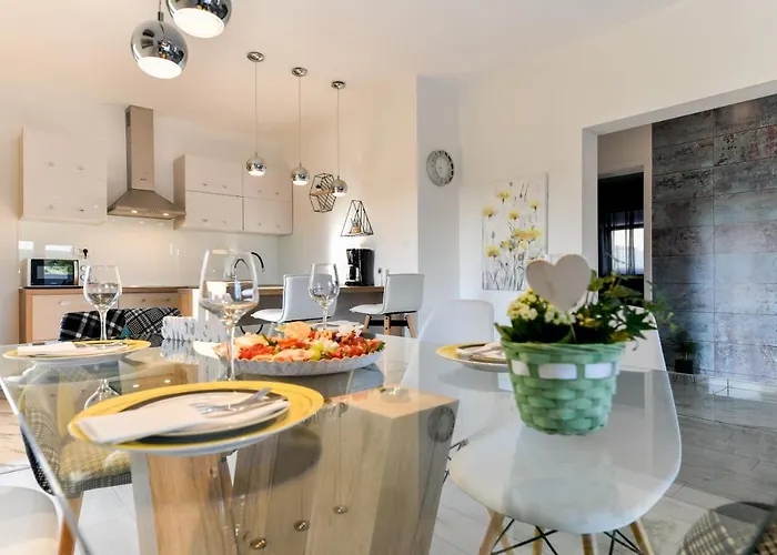 Luxurious Natali Pridraga