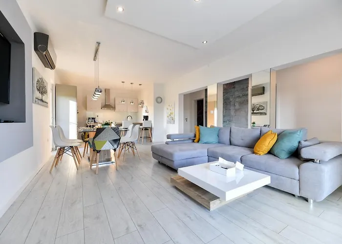 Luxurious Natali Vikendica *