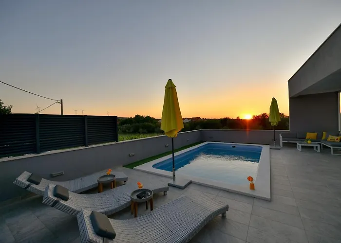 Luxurious Natali Vikendica *