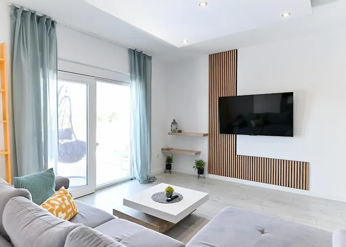 Luxurious Natali Vikendica *