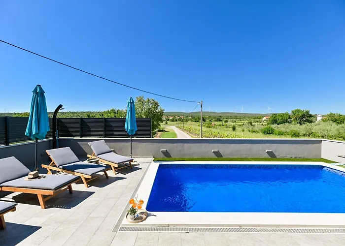 Vikendica Luxurious Natali *