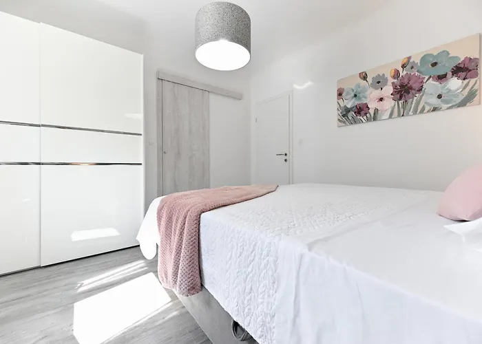 Luxurious Natali Pridraga