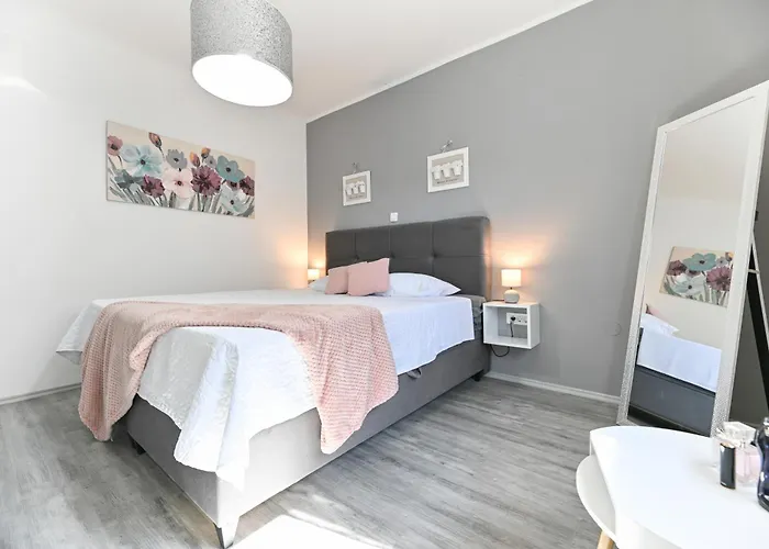 Luxurious Natali Vikendica Pridraga