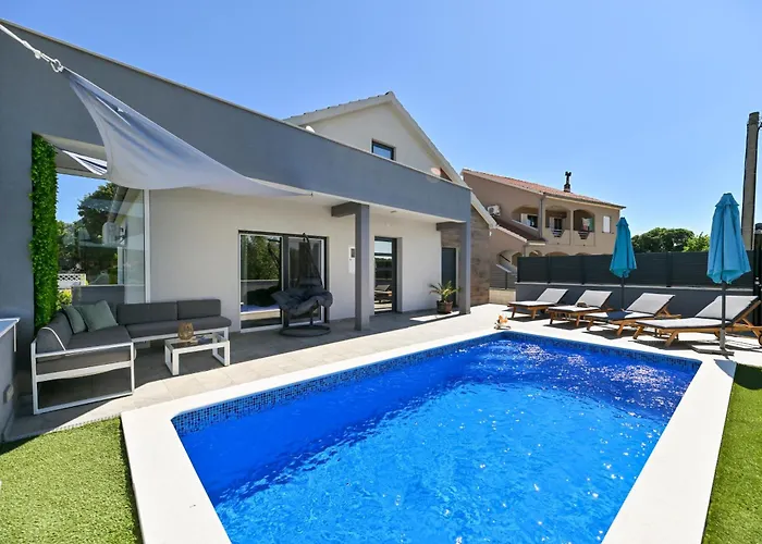 Luxurious Natali * Pridraga