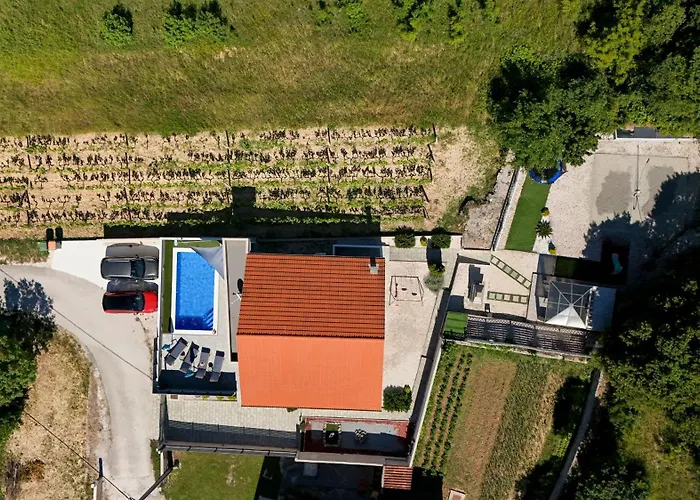 Luxurious Natali Vikendica Pridraga